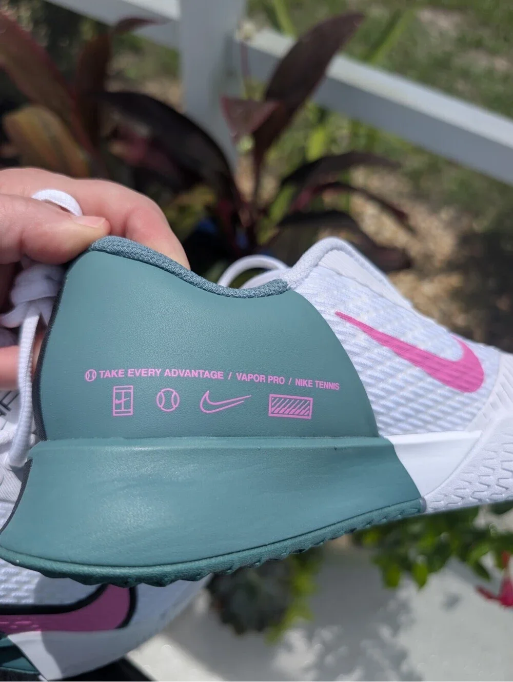 Nike Air Zoom Vapor Pro 2 Premium Hard Court Tennis Shoes Women's 9.5 Teal/Pink
